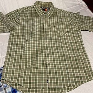 Short sleeve casual shirt.